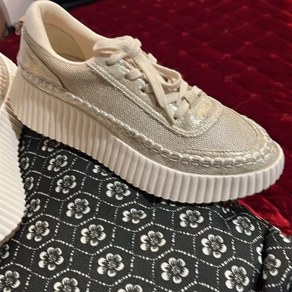 Dolce Vita Gold and White Platform Sneakers NEW Sz 8 - Picture 3 of 10